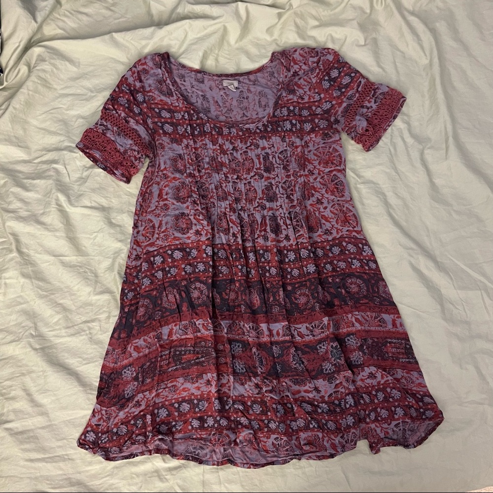 ⭐️ REDUCED SHIPPING! ⭐️ Ecoté Red and Pink Patterned Short-Sleeve Dress